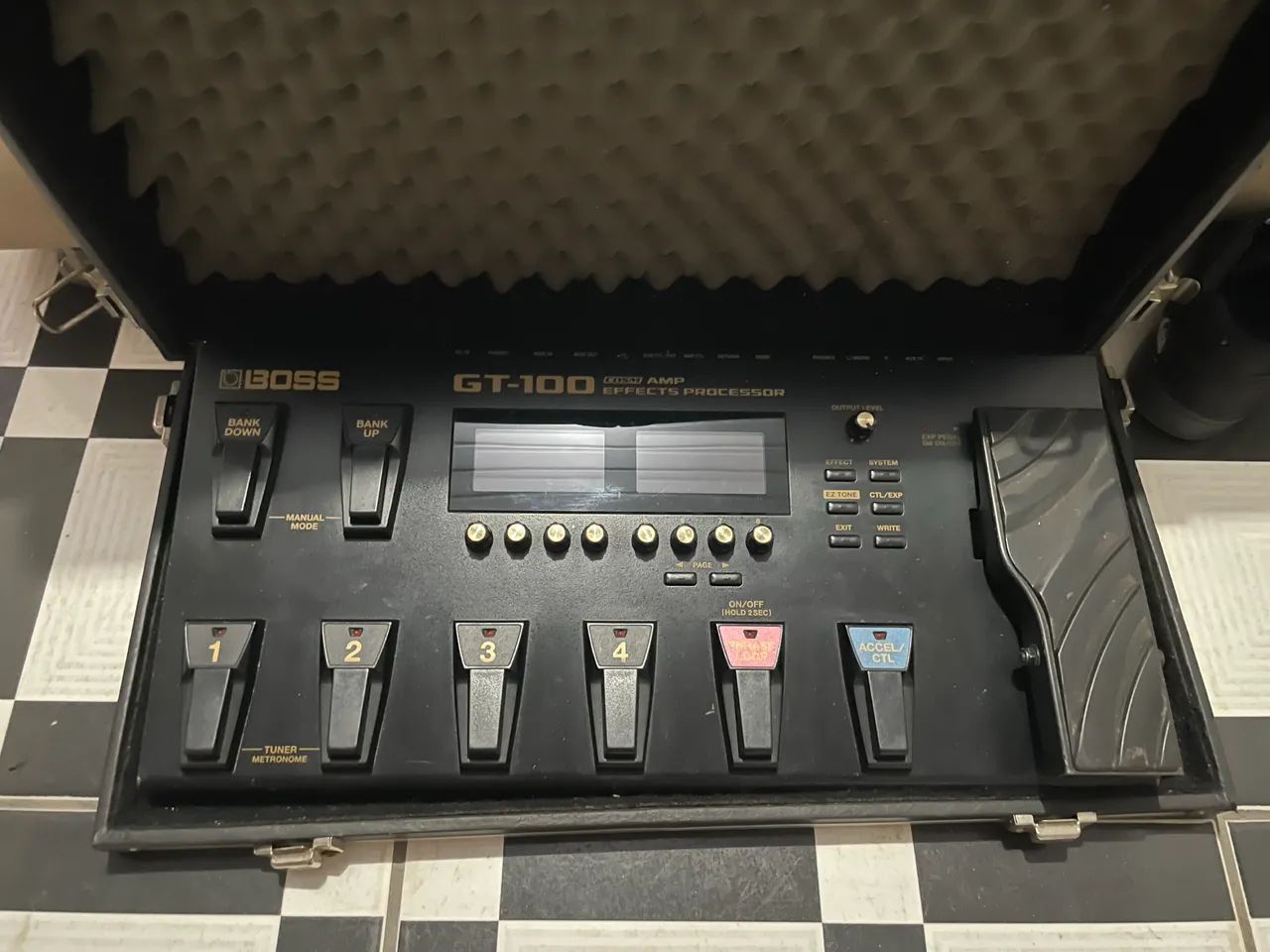 Pedaleira Boss GT100 