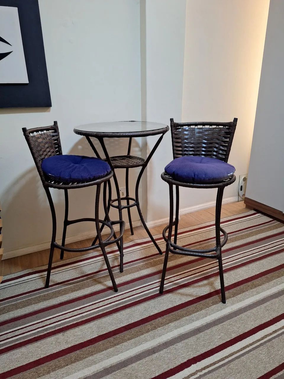 Mesa Bistro com bancos altos e almofadas - Foto 4