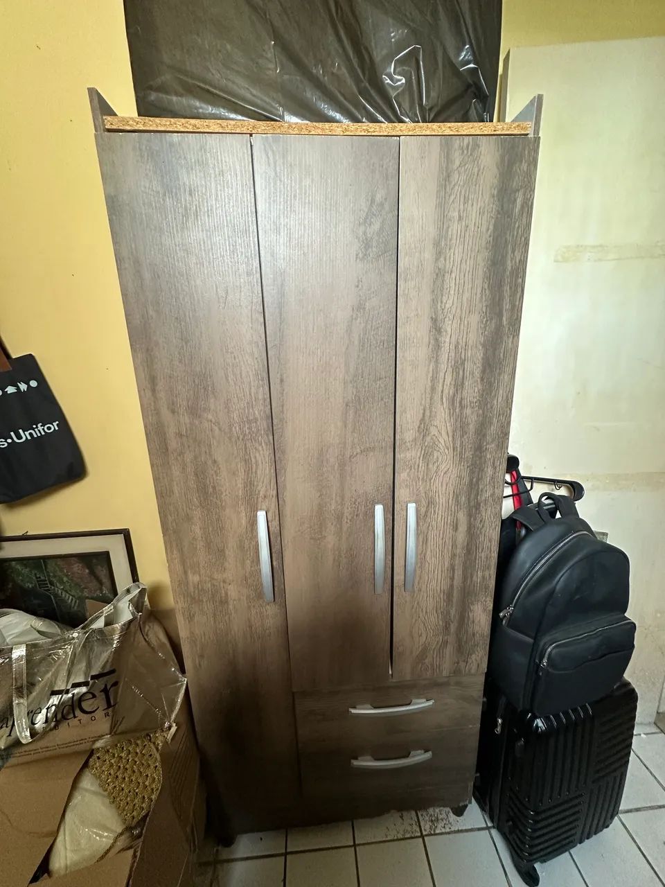 Guarda roupas 3 portas e 2 gavetas