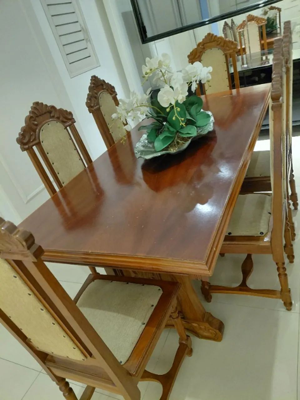 Mesa de jantar cerejeira maciça e cadeiras 