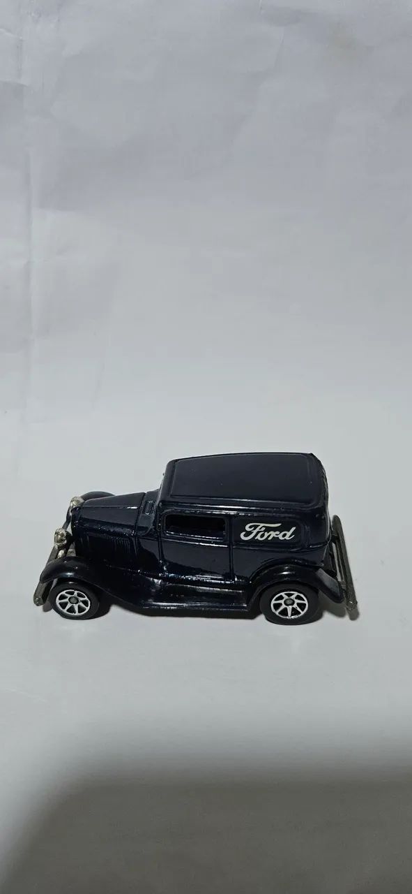Carrinho hotwheels 1988 Ford
