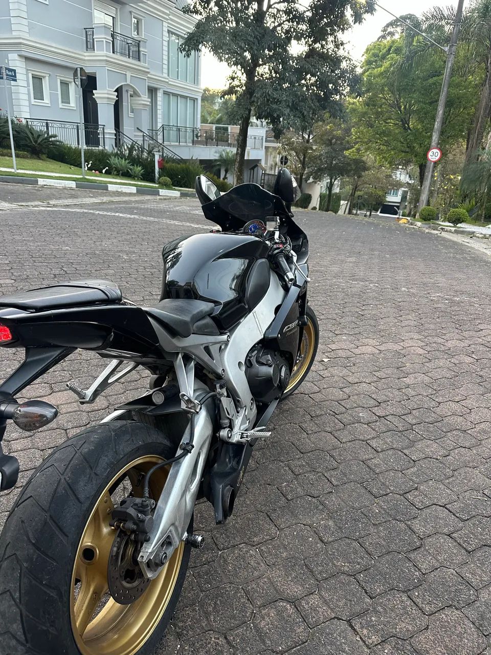 CBR 1000 RR  - Foto 3