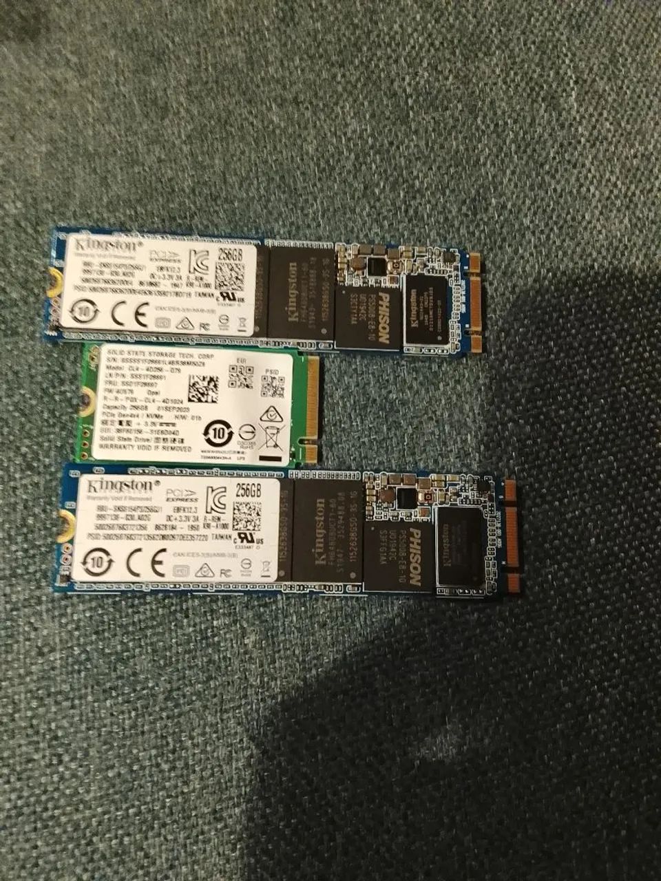 Kit 3 SSDs 256GB
