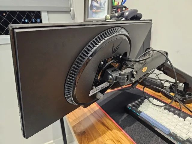 Monitor LG Ultragear 24'' IPS 144hz 1ms - Foto 2