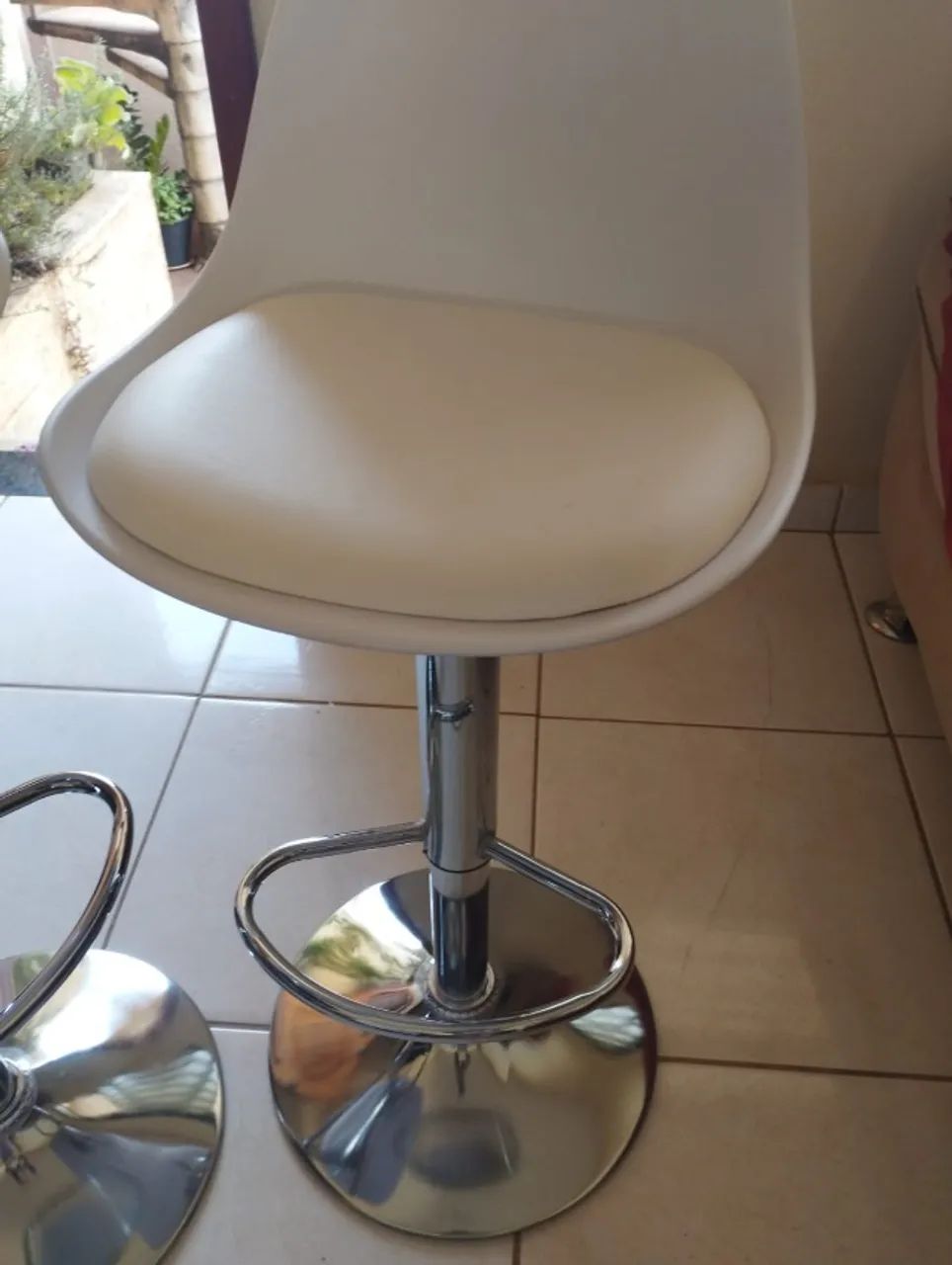 Cadeiras Branca com regulagem - Foto 4
