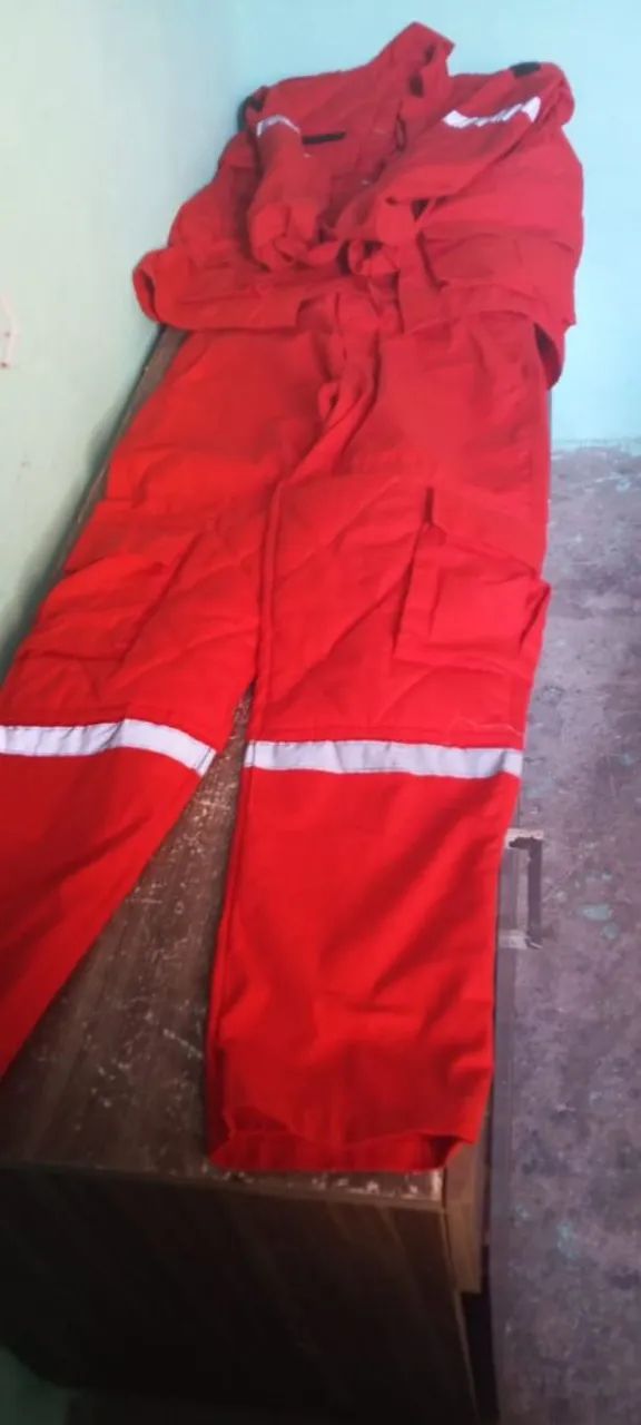 Estou vendendo uma roupa de bombeiro civil. - Foto 2
