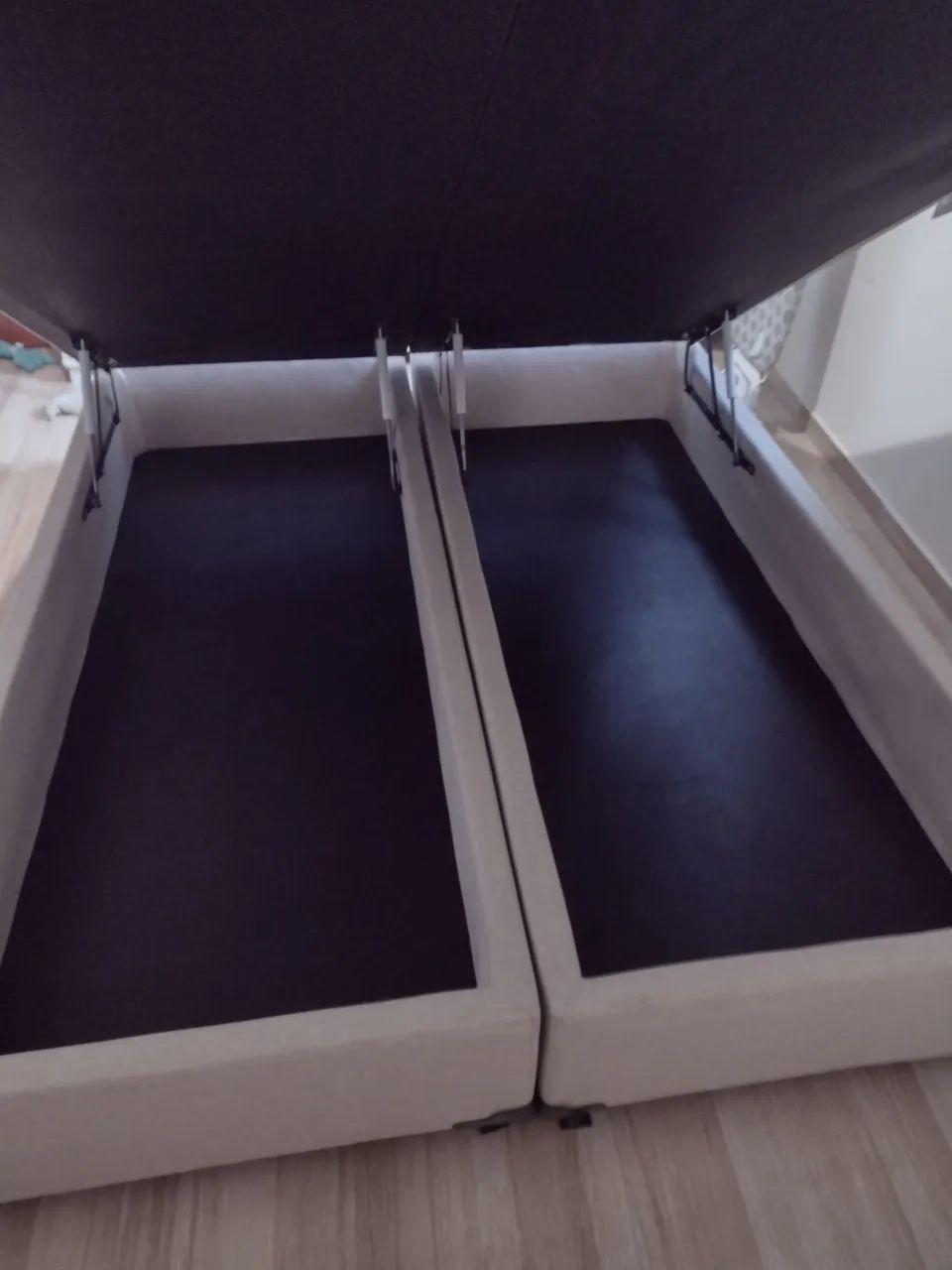 Vendo cama  Queen baú Nova 