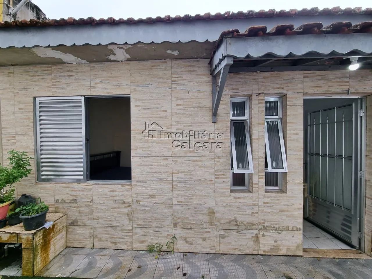 Casa 01 dormitório no bairro Caiçara