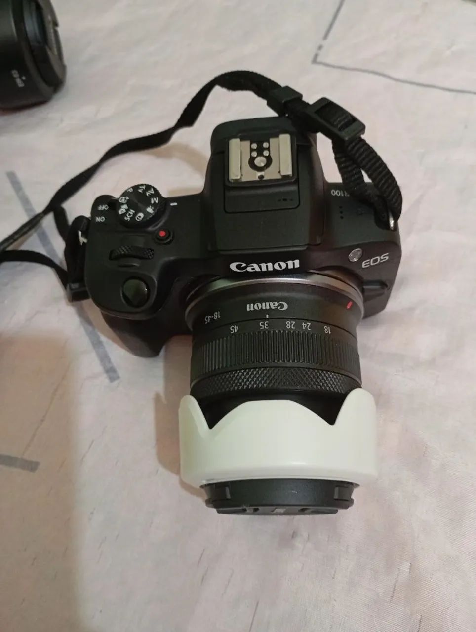 Camera r 100 com lente 18 45