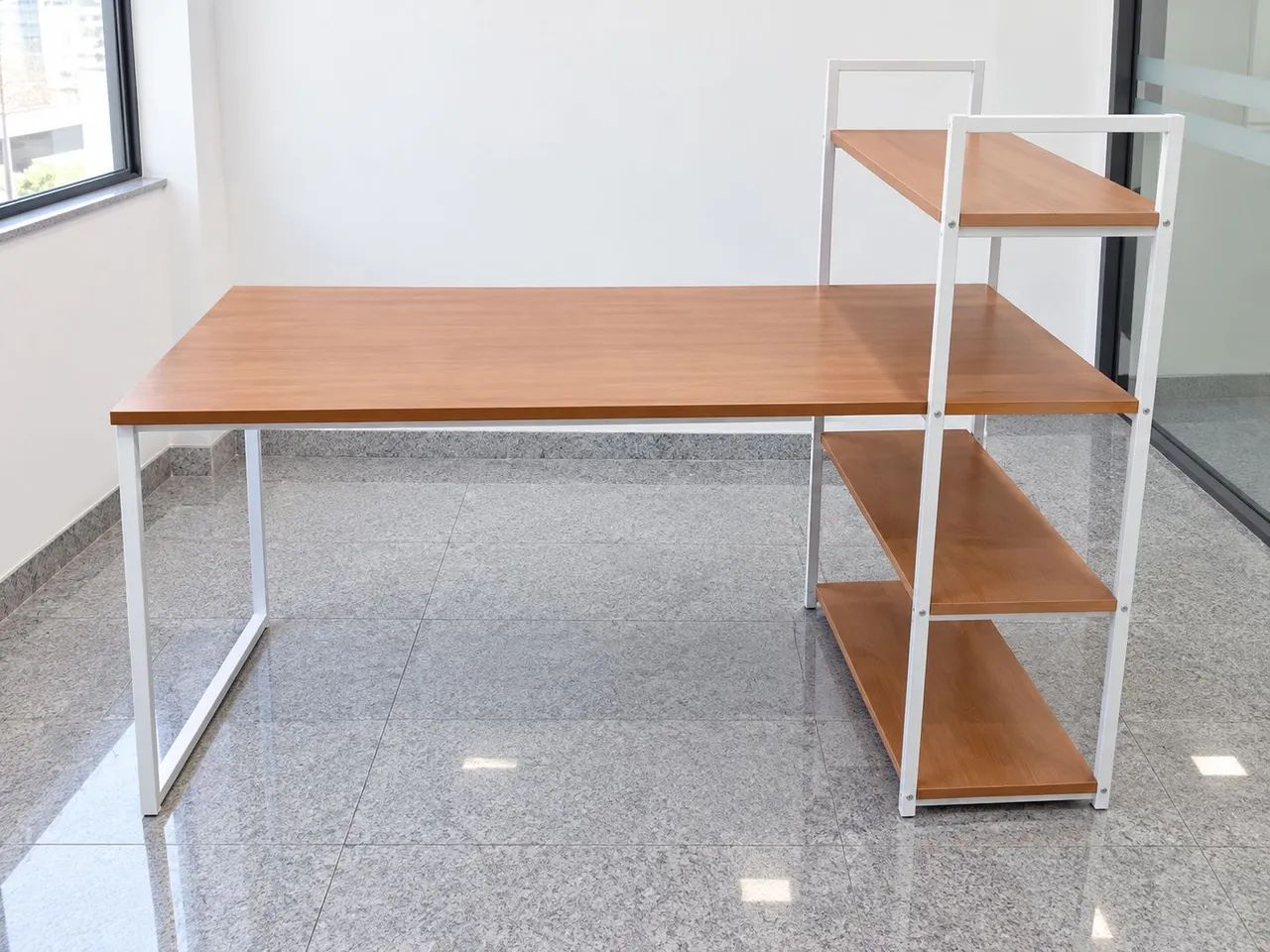 Mesa com prateleiras  - Foto 2