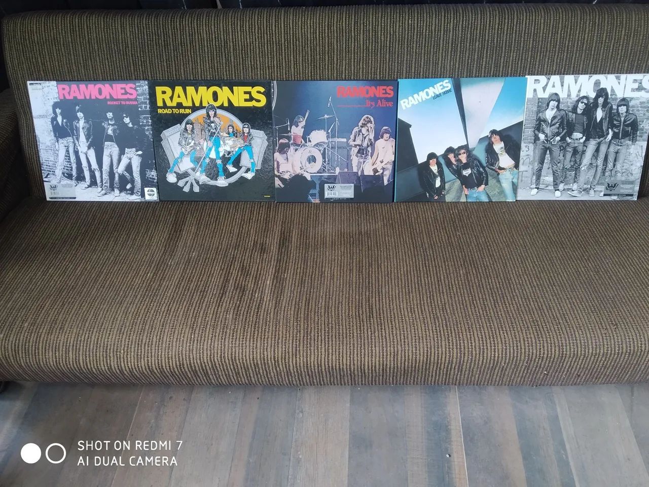5  BOX  ramones edição limitada  - Foto 4