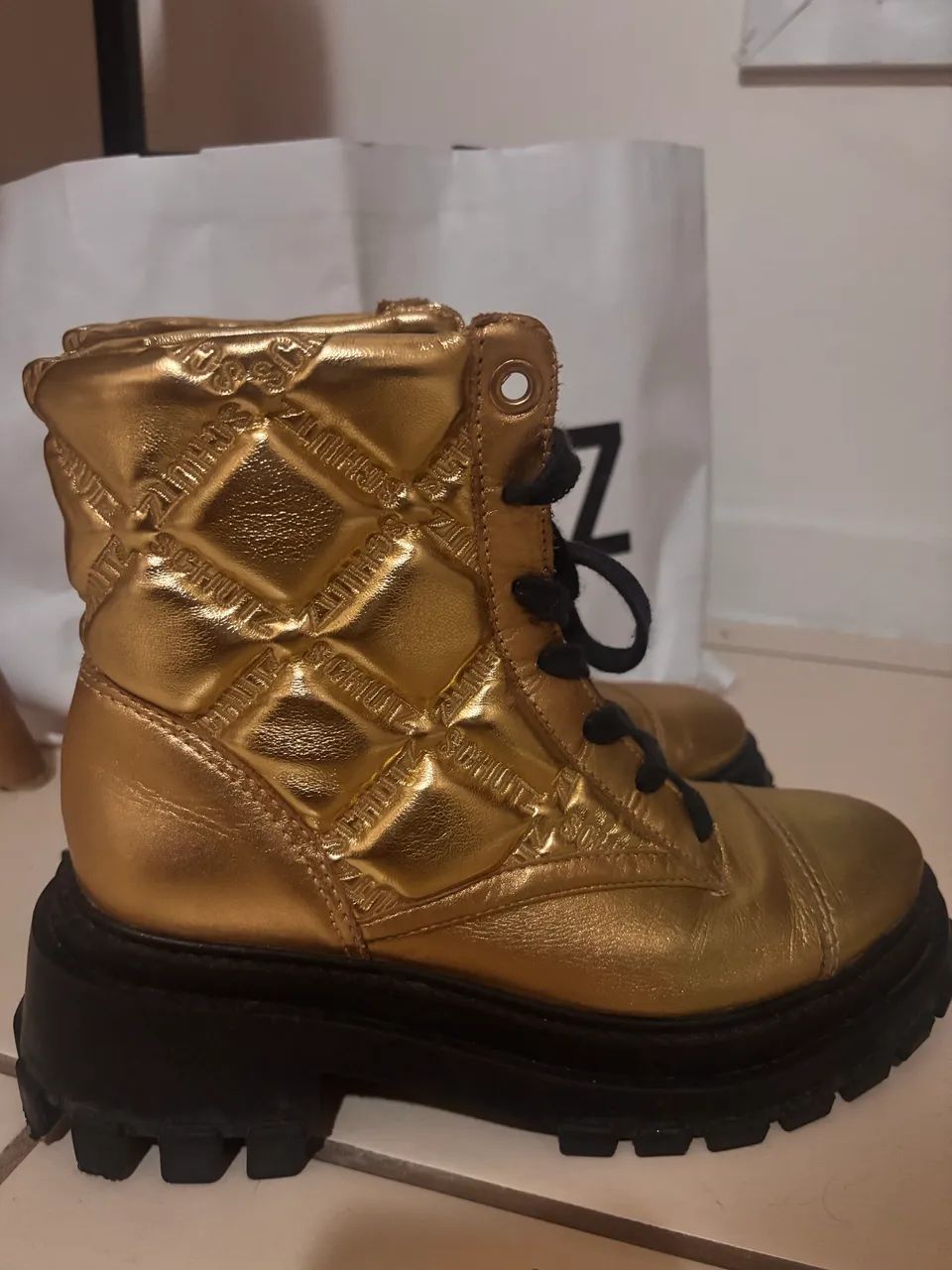 Bota Dourada  Schutz- Perfeita ! Como nova ! 