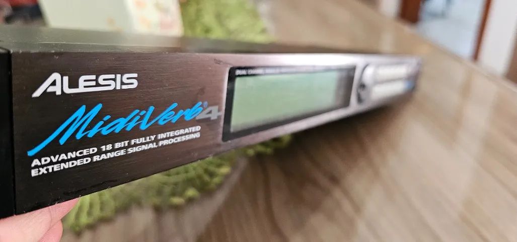 ALESIS MIDIVERB4