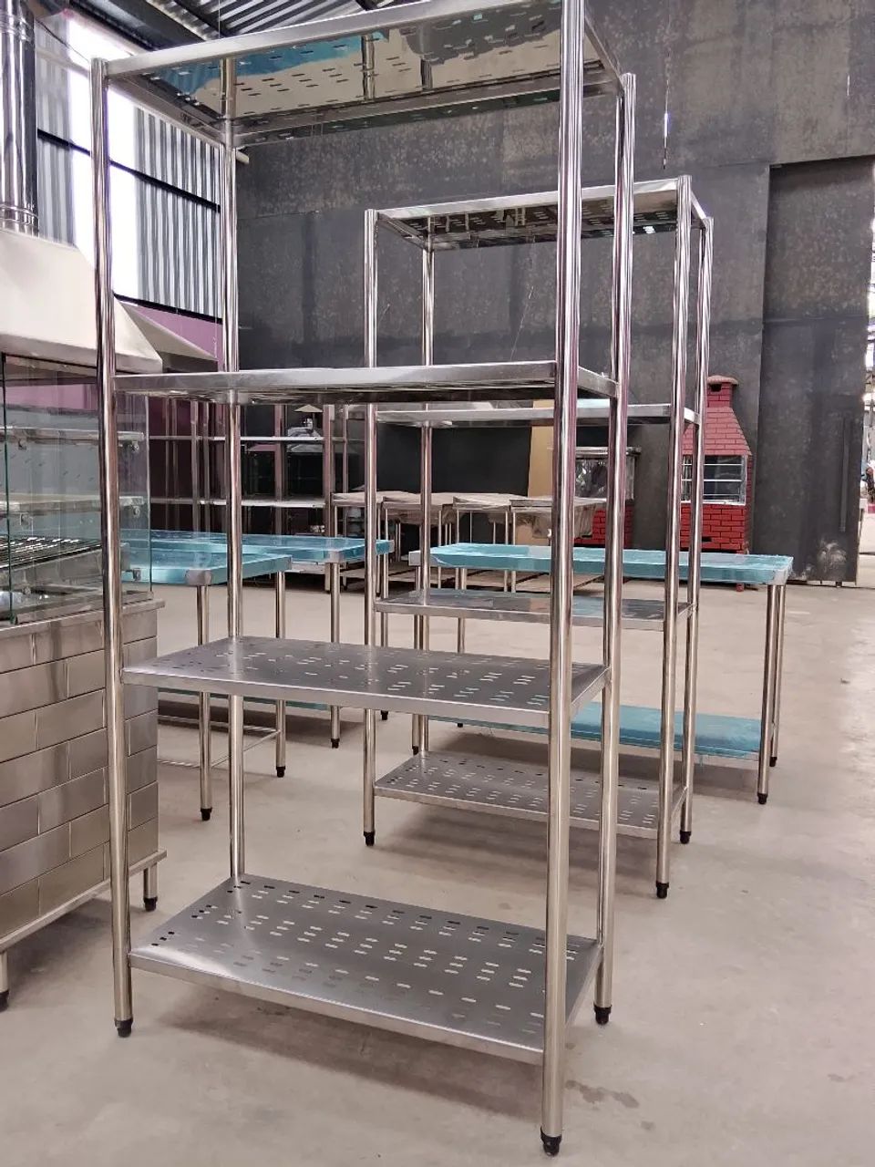 Estante em aço inox perfurada 