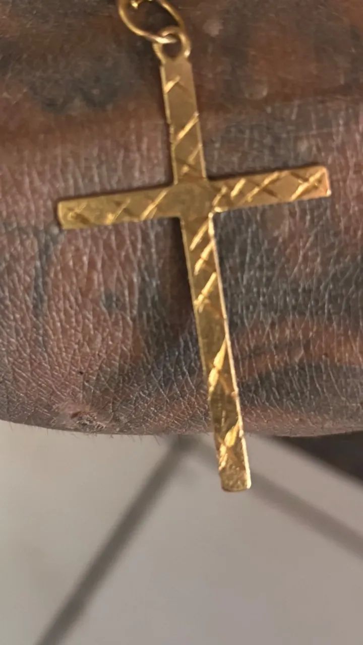 Crucifixo ouro 18k 2,3 g - Foto 2