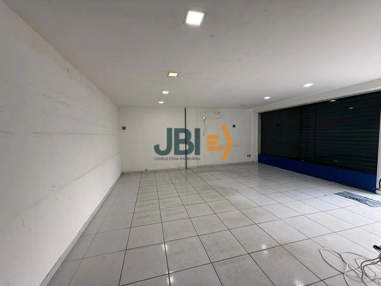 Aluga-se amplo prédio comercial com galpão e salas - Av.Bezerra de Menezes - Foto 3