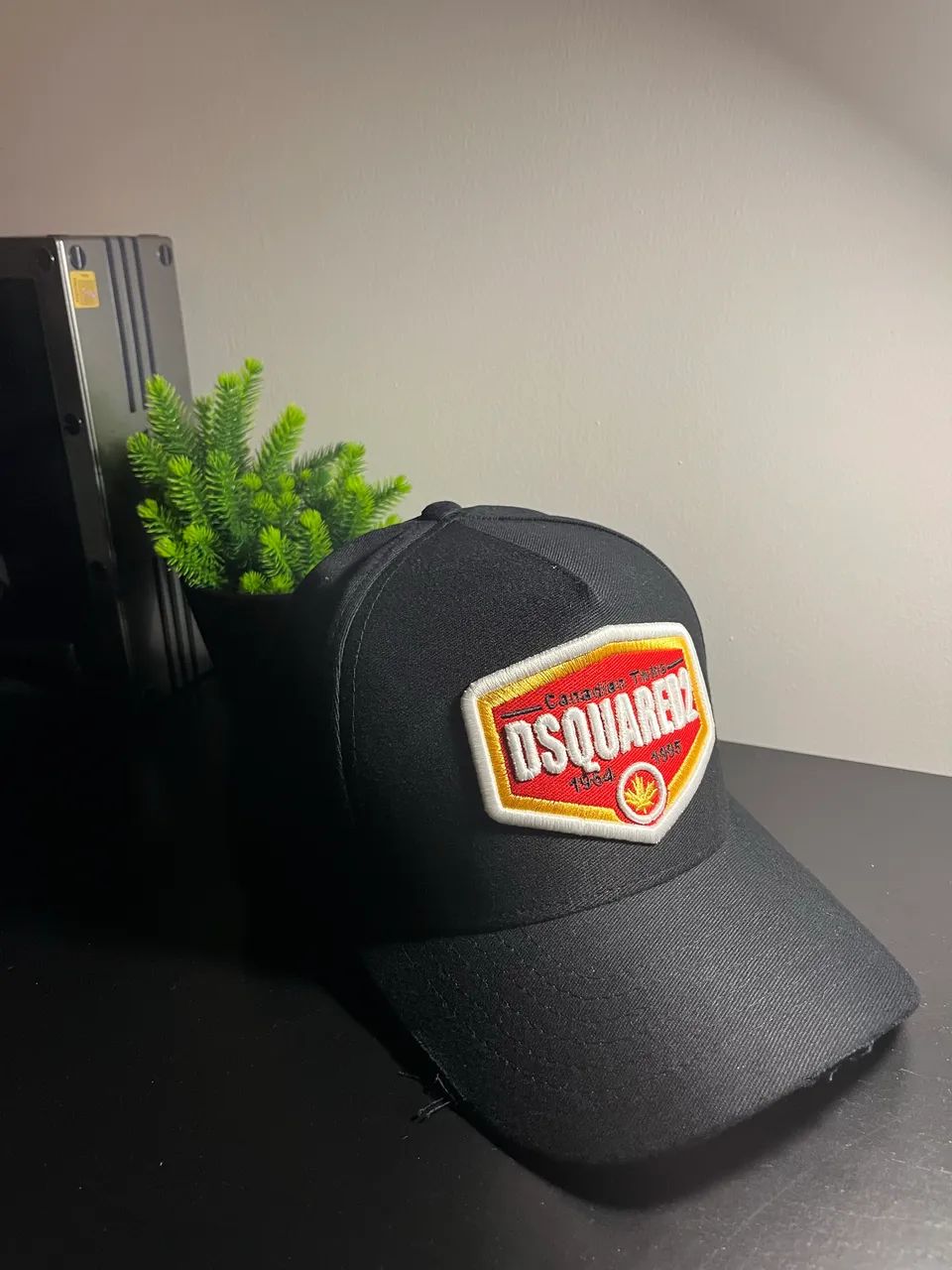 VENDO BONÉ DSQUARED