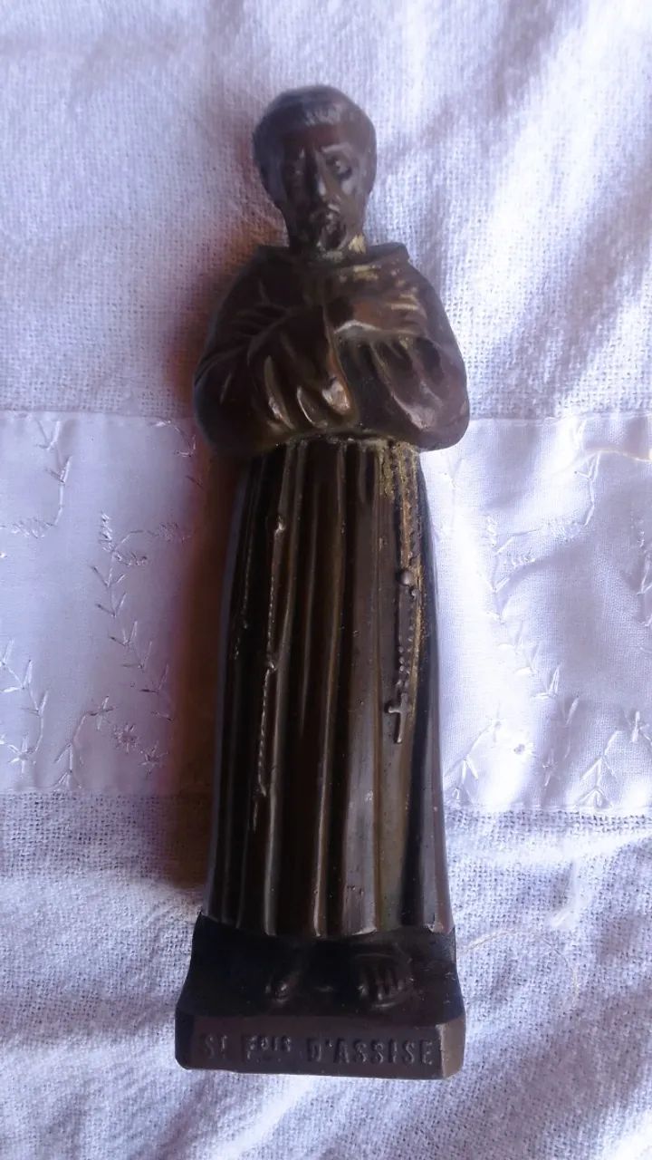 Antiga Escultura produzida Bronze francês cinzelado, representando S. Francisco de Assis *
