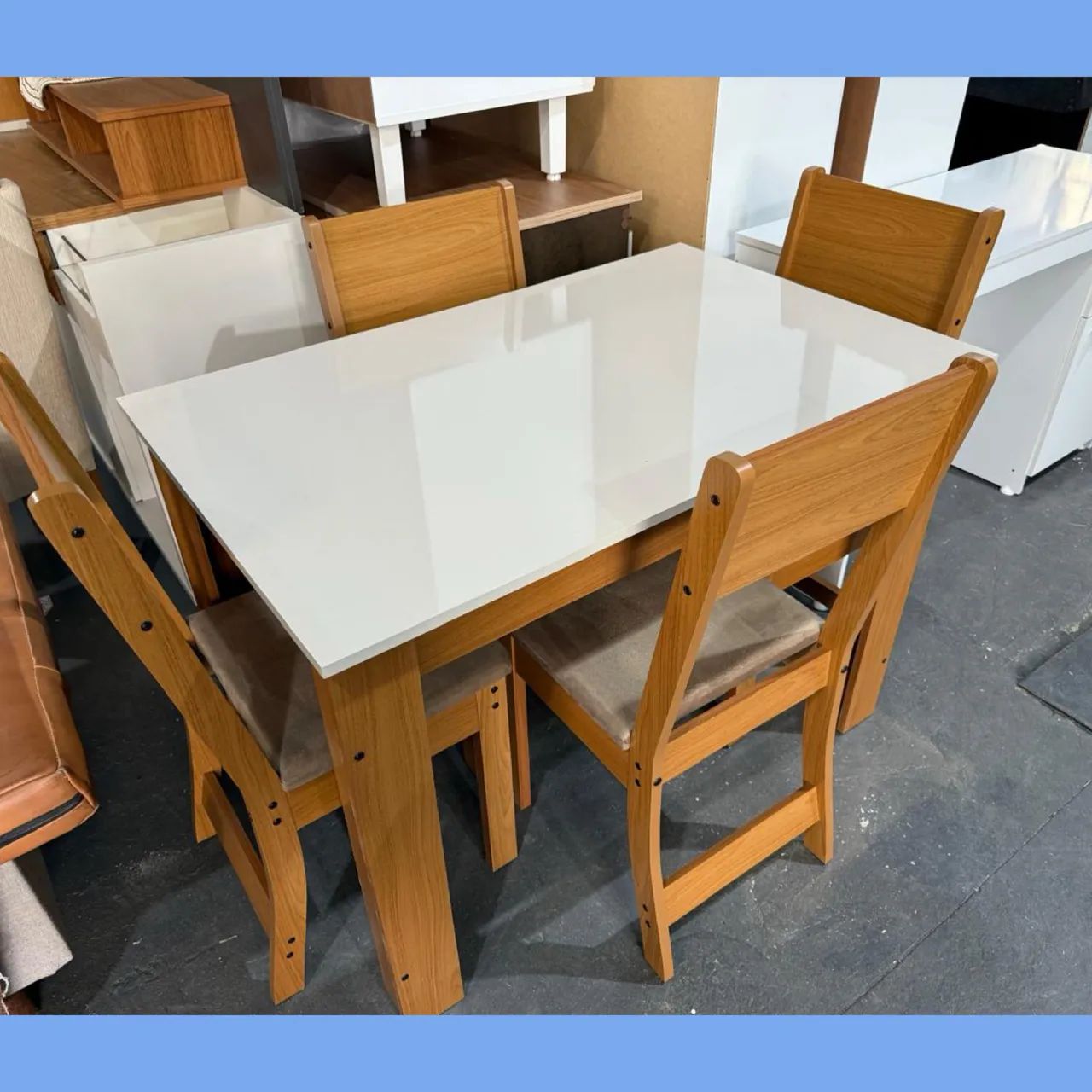 Mesa com 4 cadeiras - entregamos hoje 