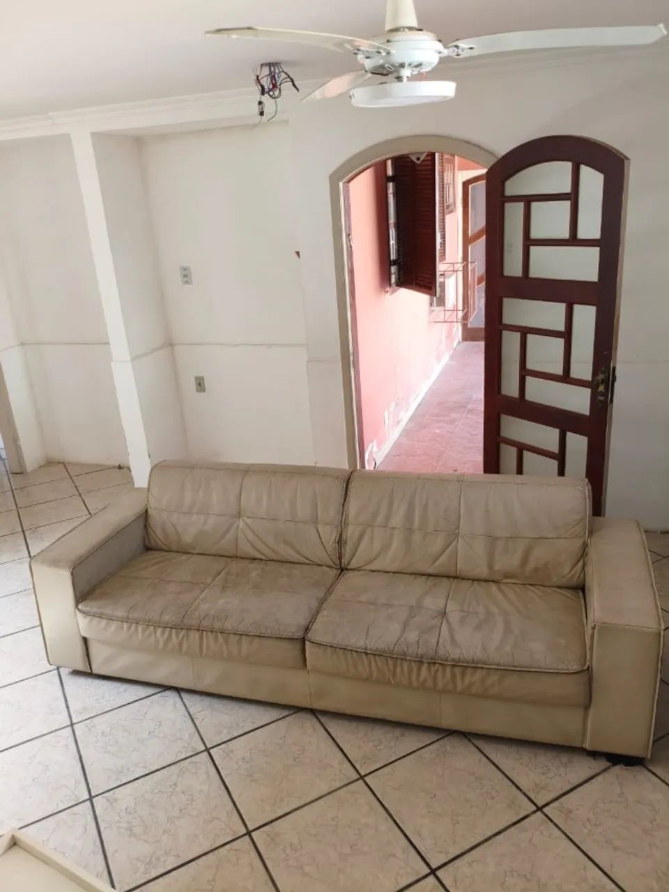 Sofá de couro 4 lugares - Bege  - Foto 3