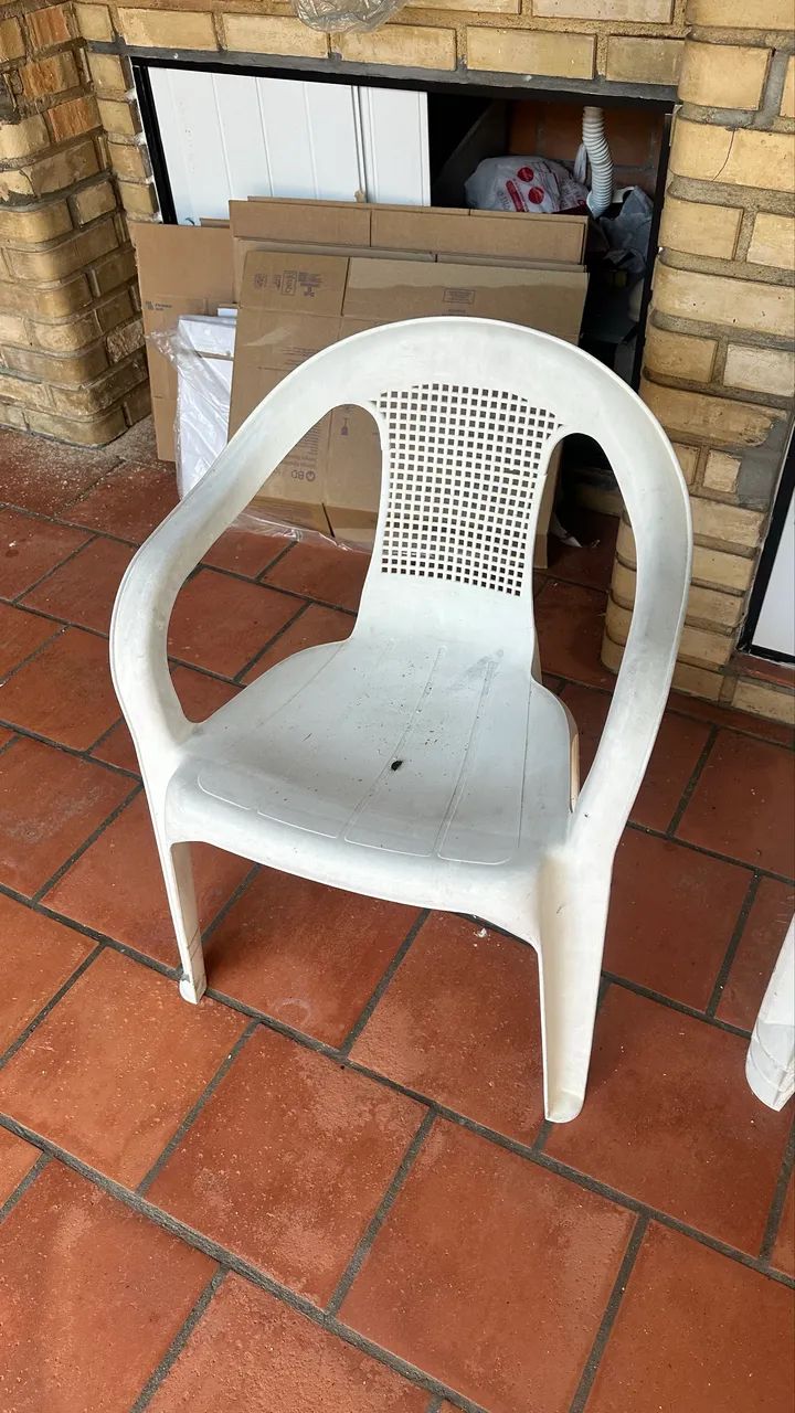Cadeira plástica 