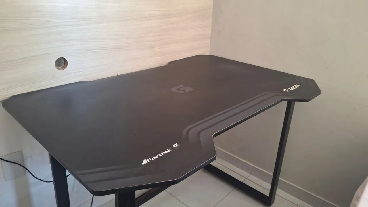 Mesa Fortreek Desk Gaming