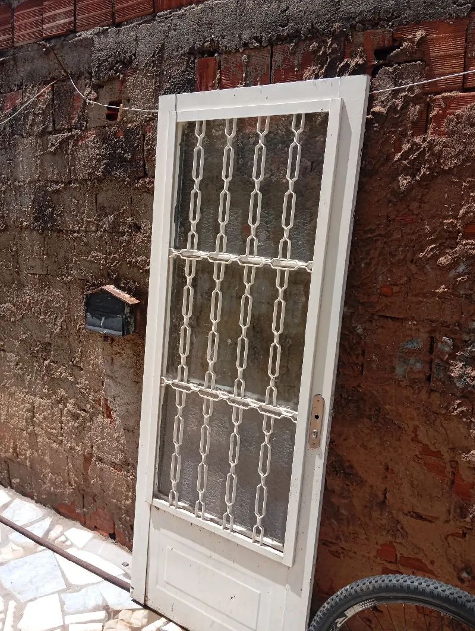 Porta social de giro em aço com postigo e grade - Foto 3