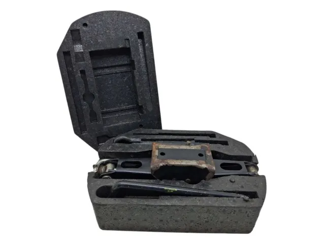 Kit macaco com chave de roda Citroen C3 2004 a 2012 - Peças para