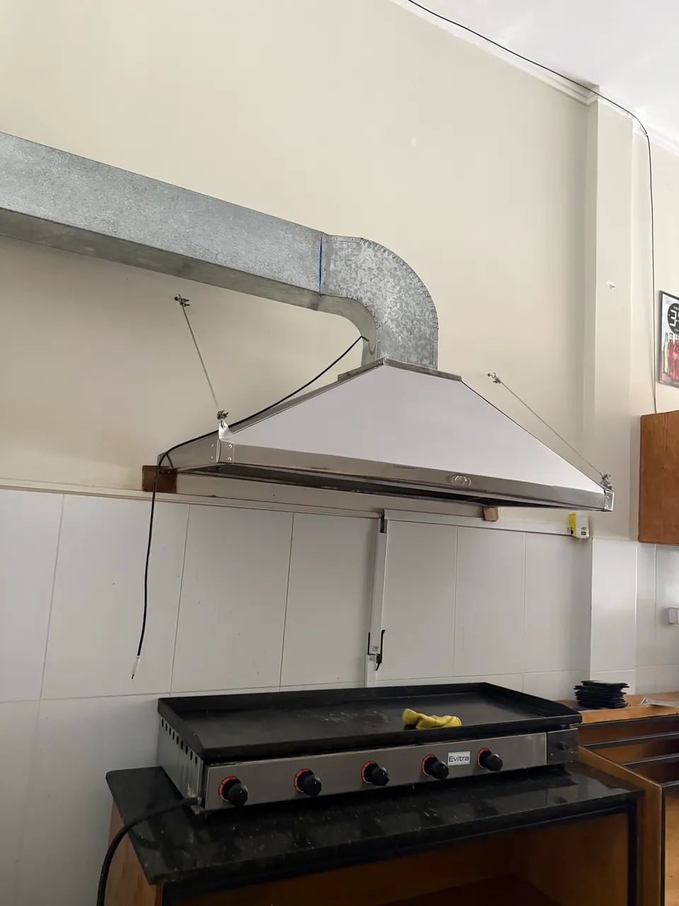 Vendo chapa de lanche com 5 queimadores muito nova - Foto 2