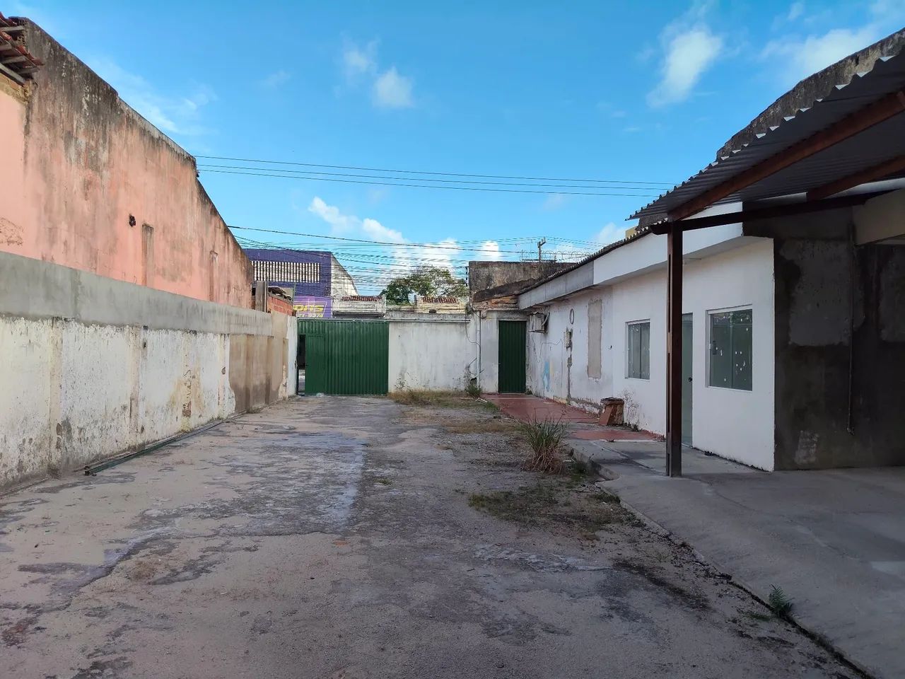 ALUGO TERRENO E GALPÃO.