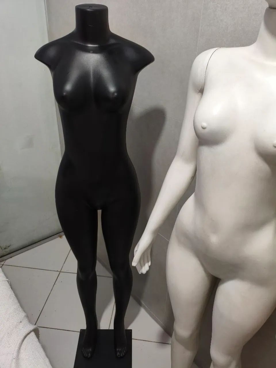 EXPOSITORES EM ESTILO MANEQUINS  - Foto 3