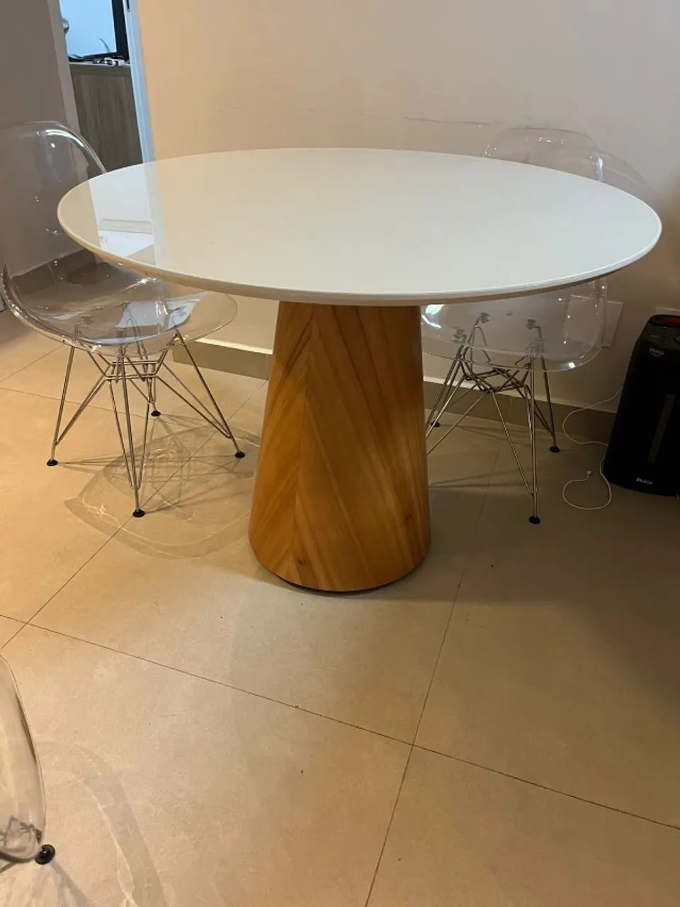 Mesa de jantar redonda com 4 cadeiras - Oportunidade - Foto 3