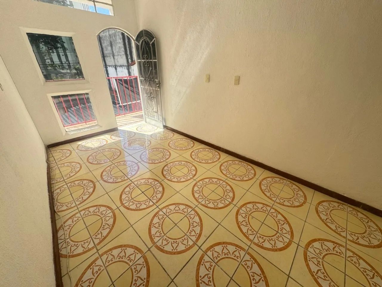 sala comercial Bairro Ipiranga com banheiro, acabamento em cerâmica