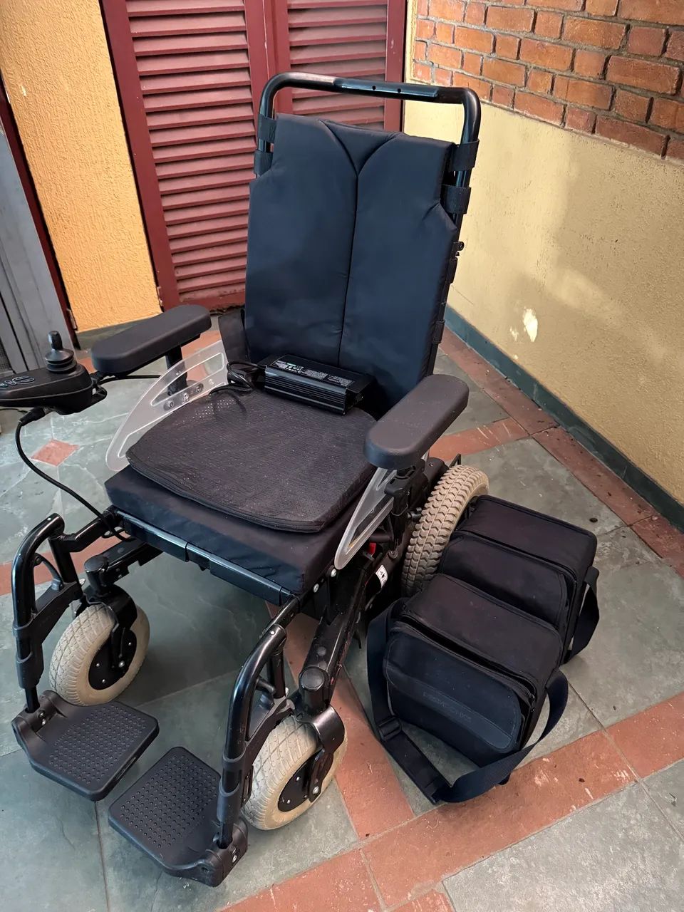 Vendo Cadeira de Rodas Motorizada Ottobock B400, - Foto 3