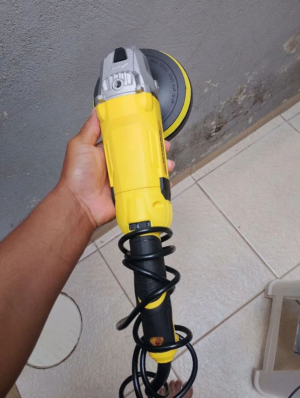Vende-se Politriz Angular 7 polegadas 1200W. - Foto 4