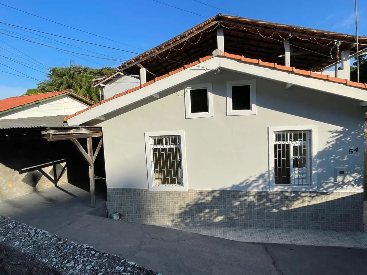 Aluga casa em terreno sozinha 
