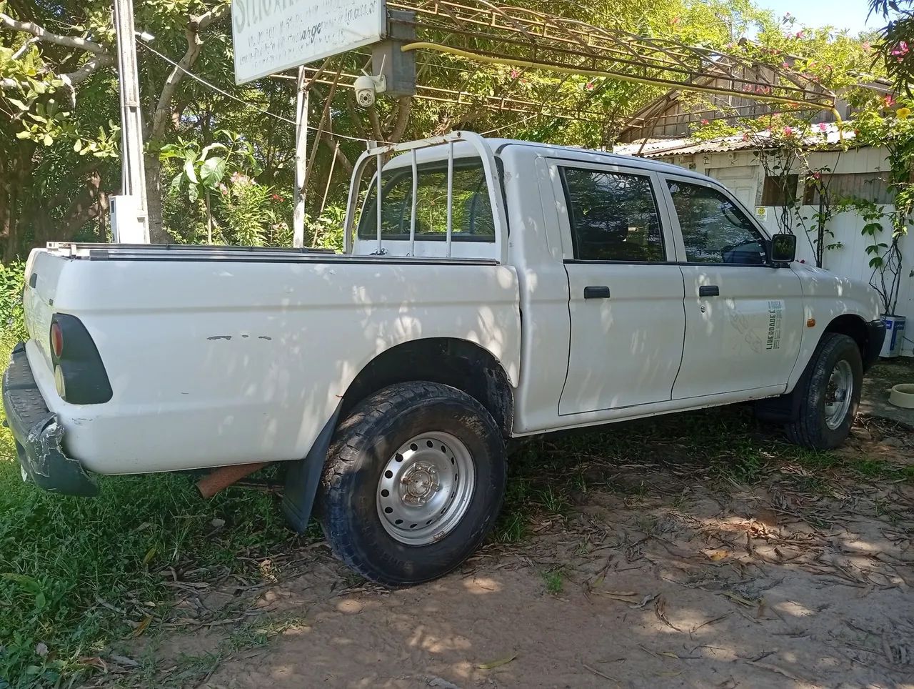 Mitsubishi L200 GL 2.5 4X4 CD Diesel 2010 - Foto 3