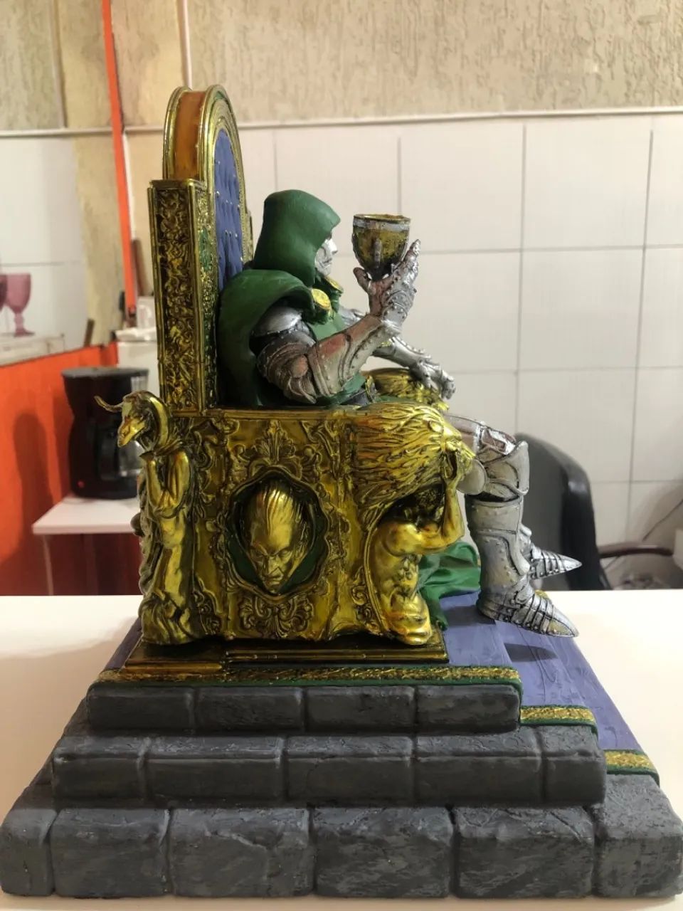 Estátua Doutor Destino - Foto 4
