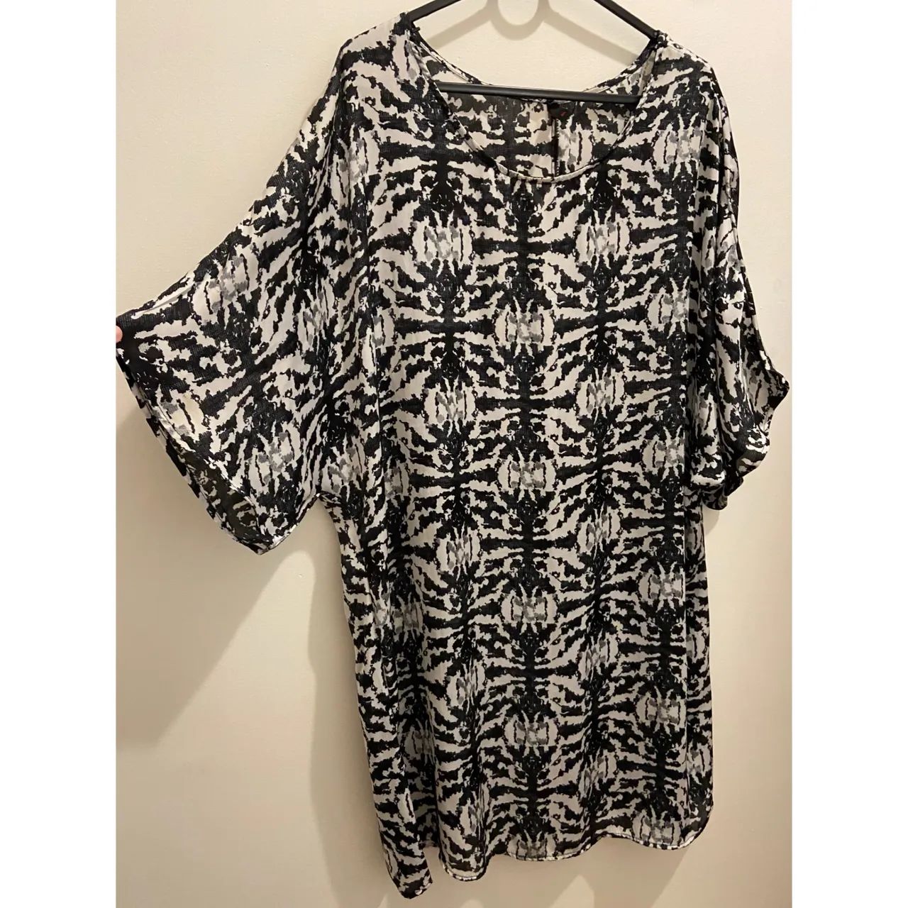 Vestido soltinho estampado preto e branco 