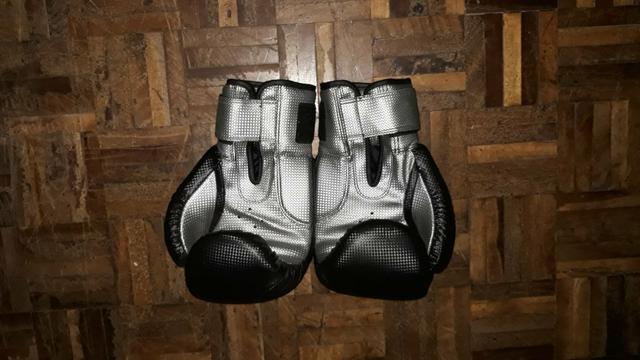 Luva de boxe profissional tam:14oz DE BARBADA