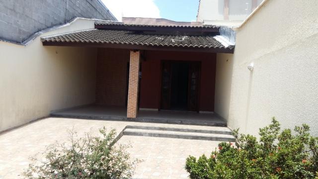 Casa plana no Passaré com três suítes