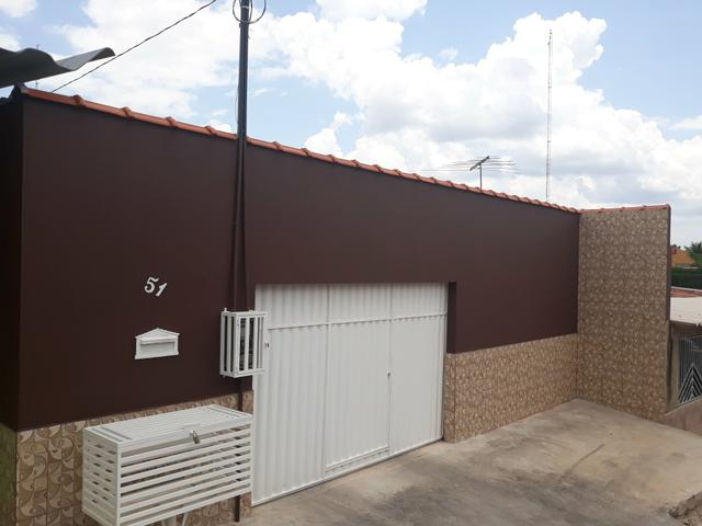 Vende-se uma casa