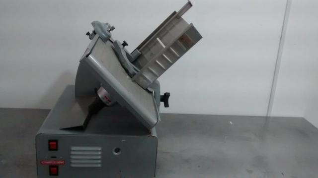 Máquina de cortar frios (queijo e presunto) - Foto 2