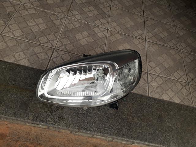 Farol Fiat uno Evo 2016