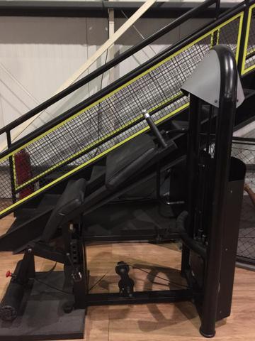 Vende máquina flexora em pé novíssima - Foto 3
