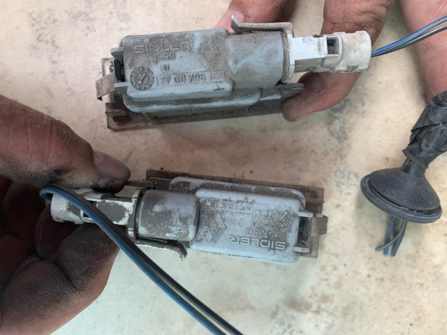 Par de luz placa renault master 2,5 original - Foto 5