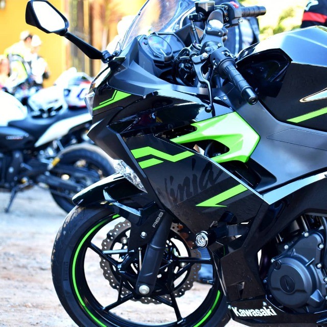 KAWASAKI NINJA 400