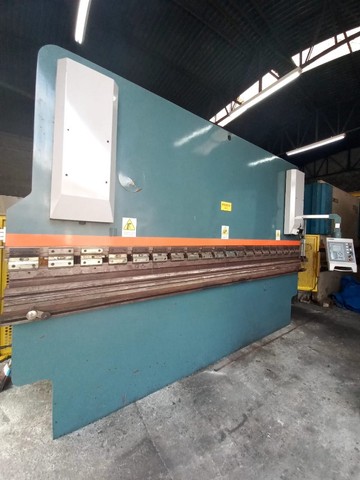 Dobradeira 4 Metros 160 Tons - Foto 3