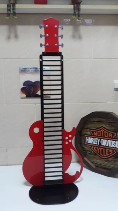 Porta CD`s em formato de Guitarra . - Foto 2