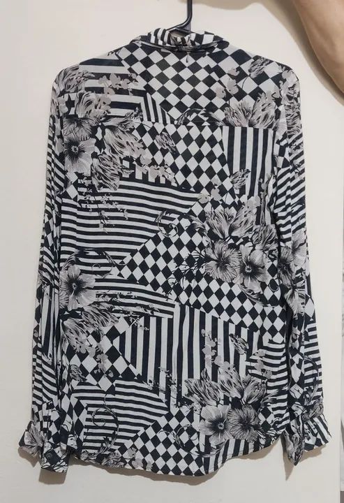 Camisa feminina preta e branca - Foto 4